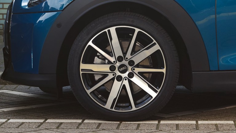 MINI - Etiquetado de neumáticos - Llanta para MINI 5 puertas