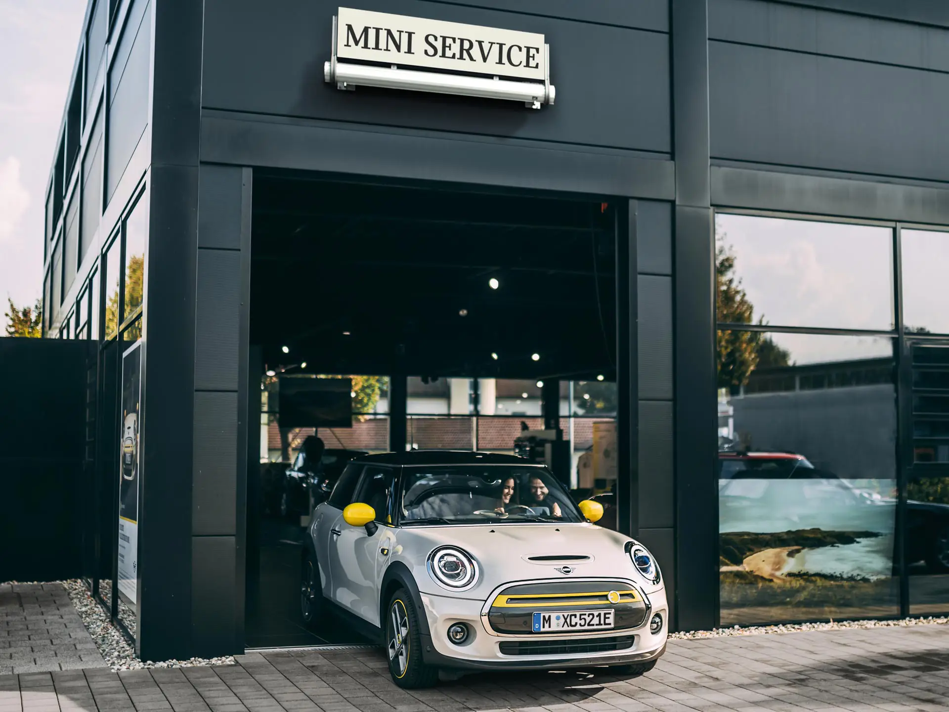 MINI abandona el Centro de Servicio MINI.