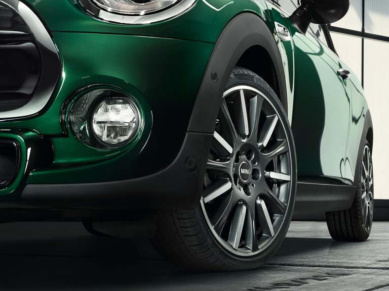 MINI 3 puertas Hatch - verde - ruedas y neumáticos